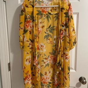 Floral Crochet Woven Open Front Wrap - L